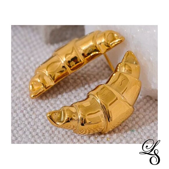 🥐 New 18K Gold Croissant Stud Earrings 🥐 - Picture 3 of 4
